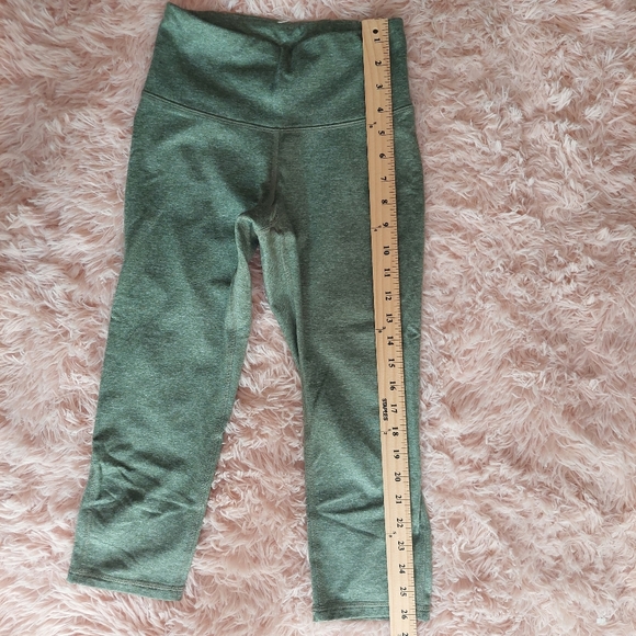 Old Navy Active Leggings - Size S Petite - Go Dry - Picture 2 of 6